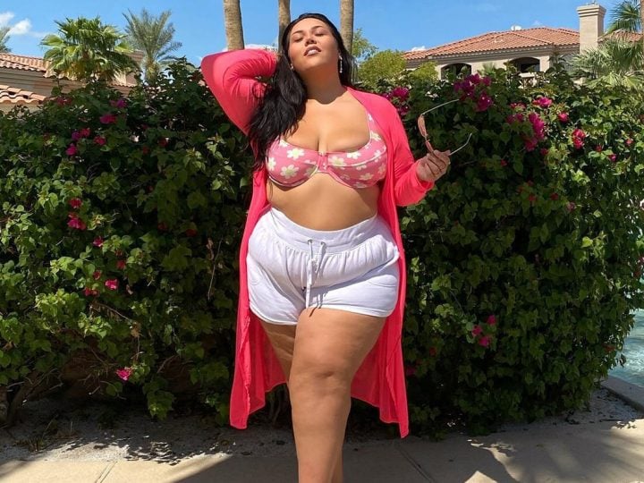 Ľudia jej vykrikujú, že zomrie predčasne. Plus-size influencerka však svoje faldíky miluje