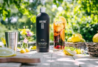 Slováci navrhli nový dizajn fľaše TATRATEA. Pomôž nám vybrať ten najlepší