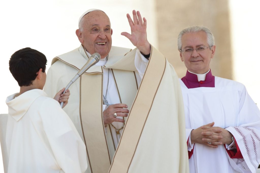 Počas stretnutia s talianskymi biskupmi pápež František vypustil z úst vulgárny výraz, ktorý mohol niektorých ľudí pobúriť.