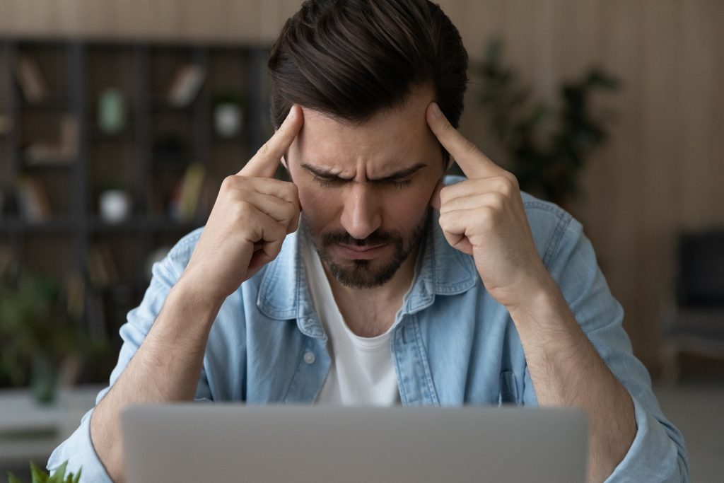 Zlozvyky pri práci s počítačom a internetom, ktorými ohrozuješ svoje fyzické i psychické zdravie