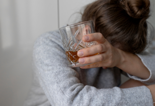 Máš predispozíciu stať sa alkoholikom? Prezradia ti to tieto tvoje zvyky