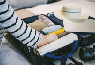 Ako si efektívne zbaliť kufor na letnú dovolenku? Tu je niekoľko rád aj zoznam, čo nezabudnúť