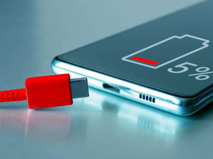 Za vybitý mobil si často môžeš aj sám. 5 vecí, ktoré vybíjajú a ničia batériu tvojho telefónu