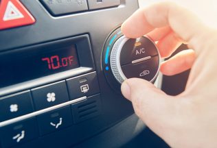 Takto by si mal nastaviť klimatizáciu v aute