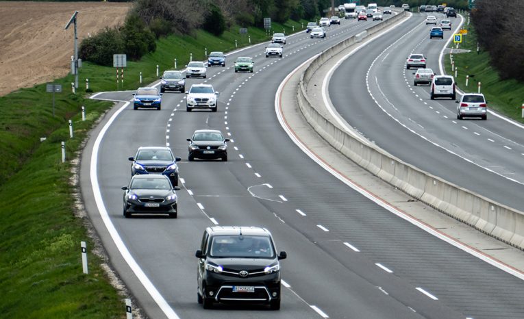 Slováci budú môcť kúpiť jednodňovú diaľničnú známku