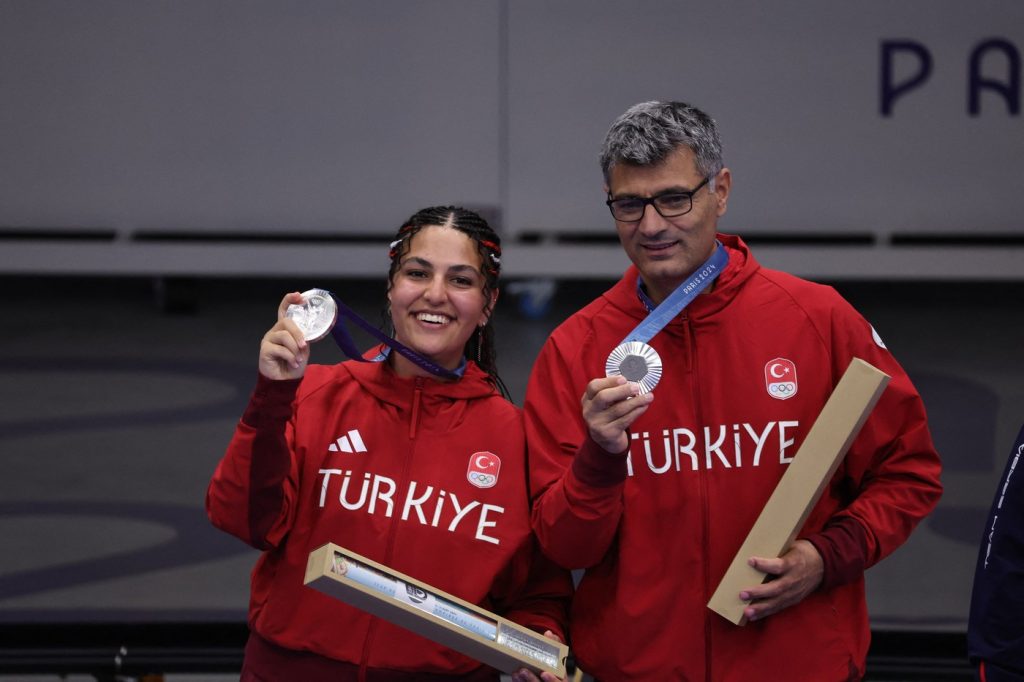 Veľkými hviezdami parížskej olympiády sa stala dvojica strelcov. Konkrétne sú to Kim Yeji z Kórei a Yusuf Dikeç z Turecka.