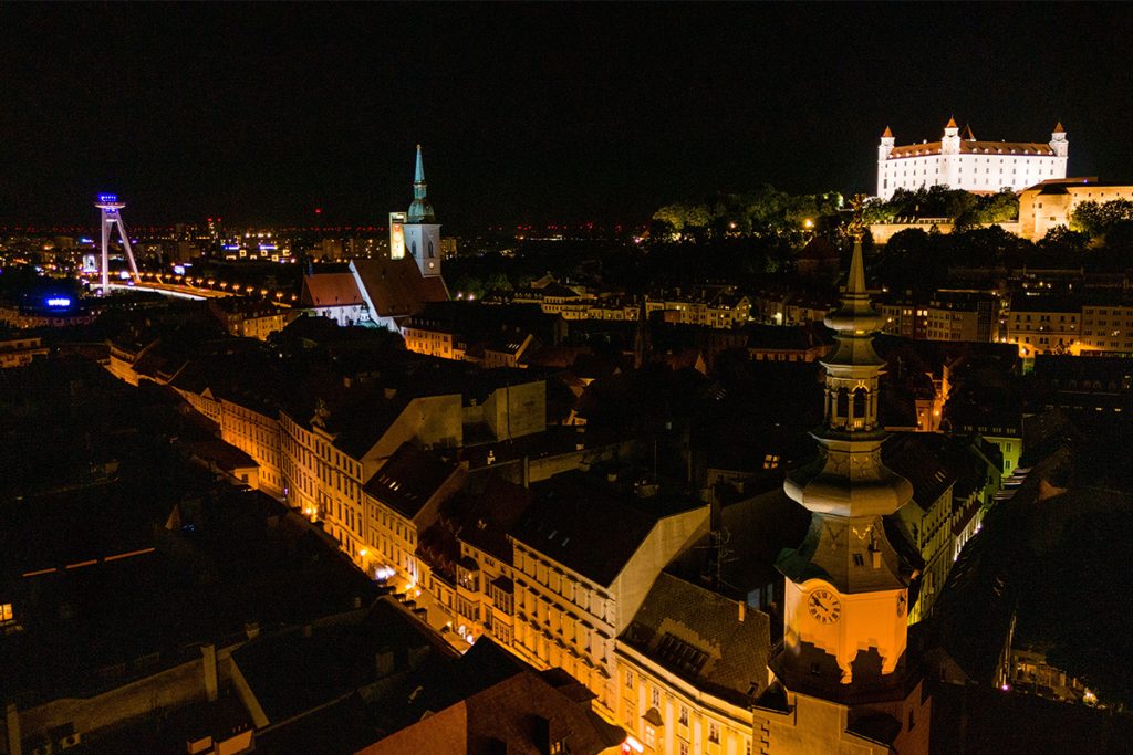 Nepríjemný zápach v Bratislave v noci z nedele na pondelok prebudil mnohých spiacich ľudí. Žiaľ, bude sa to zrejme opakovať.