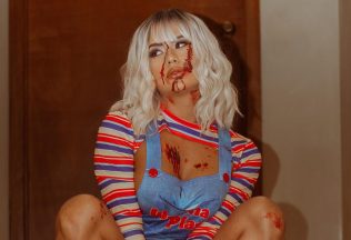 Vraj to prepískla. Influencerka doplnila svoj halloweensky kostým touto nechutnosťou